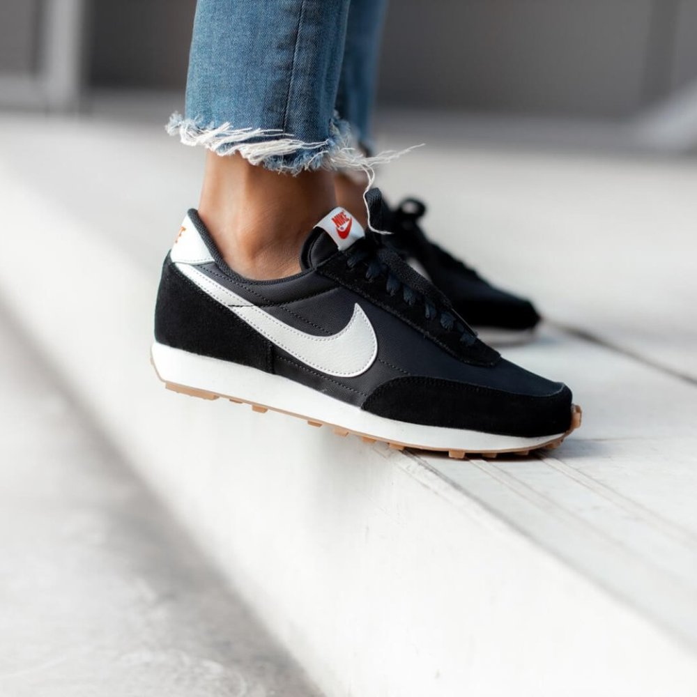 Nike Daybreak Women's size 7